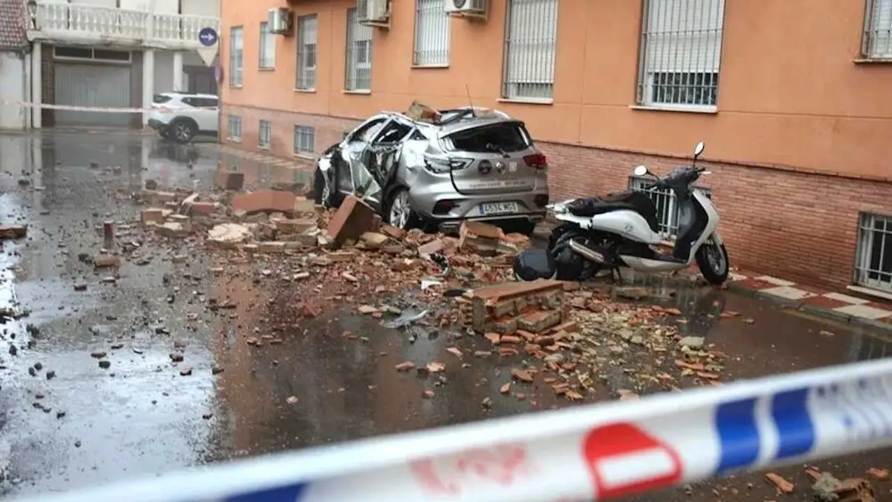 Vista de da&ntilde;os provocados por el terremoto este s&aacute;bado, en Armilla (Granada) - EFE/Pepe Torres