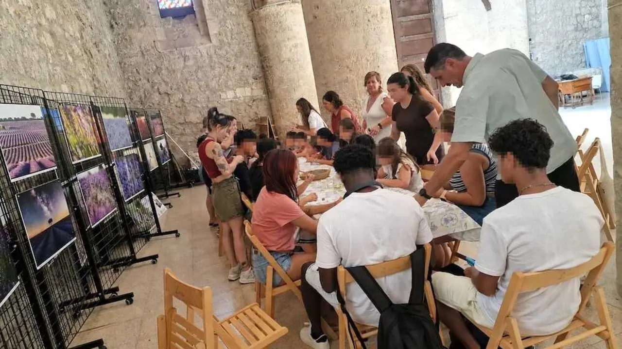 La directora general de Infancia y Familia, Inmaculada Tello, ha participado en la jornada de convivencia celebrada en Brihuega (Guadalajara) junto a menores atendidos por la Asociaci&oacute;n Vasija, entidad que gestiona en la provincia tres hogares residenciales y tres centros de d&iacute;a.
