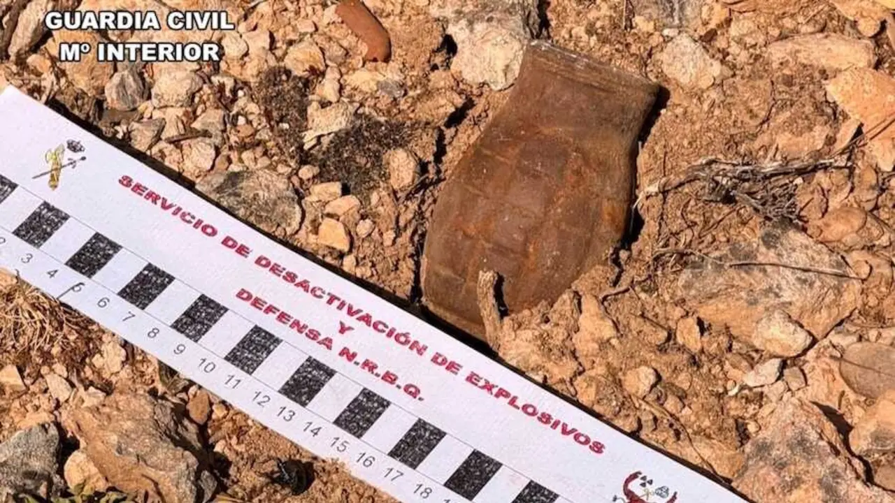 La Guardia Civil desactiva en Ab&aacute;nades (Guadalajara) una granada de guerra