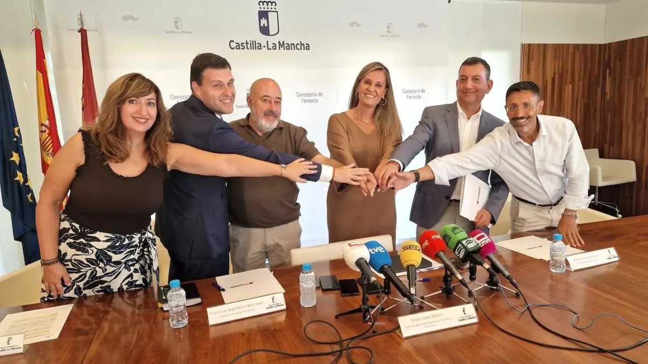 Firma del convenio entre Gicaman y Athena para el desarrollo del proyecto piloto de convivencia en las viviendas sociales de Toledo