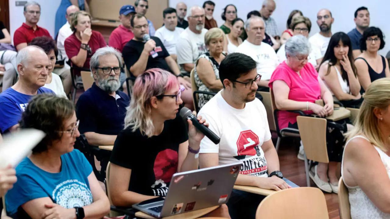 Intervenci&oacute;n de la plataforma ciudadana Stop Biometano Pedro Mu&ntilde;oz durante la comparecencia del alcalde
