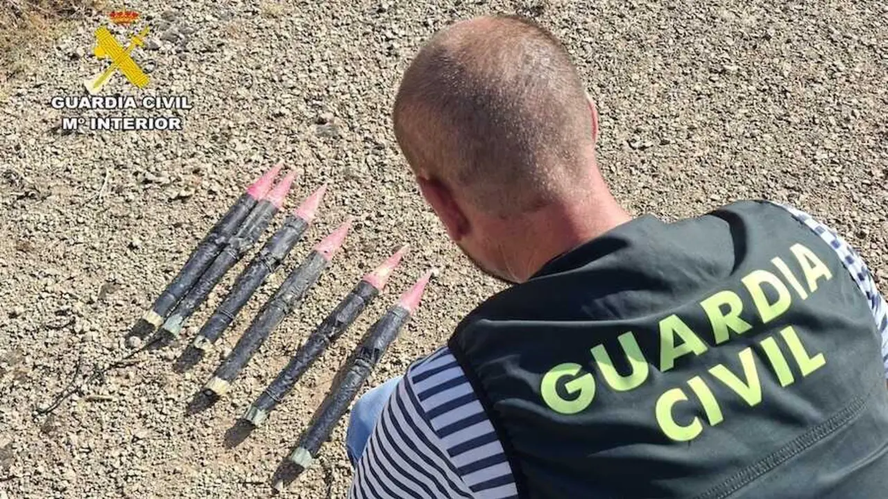La Guardia Civil neutraliza seis cohetes gran&iacute;fugos en P&eacute;trola (Albacete)