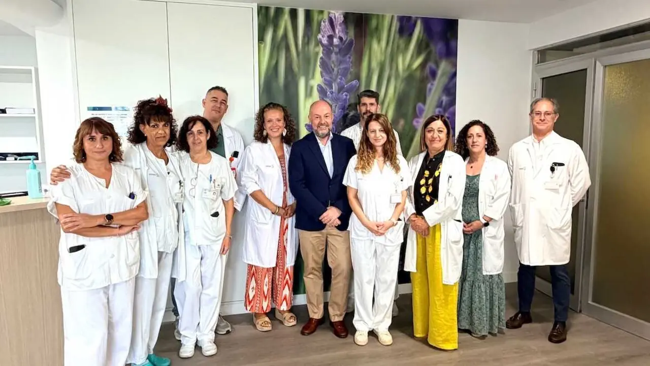 El director gerente del Sescam, Alberto Jara, durante su visita este viernes al Hospital de D&iacute;a de Alergolog&iacute;a de Guadalajasra