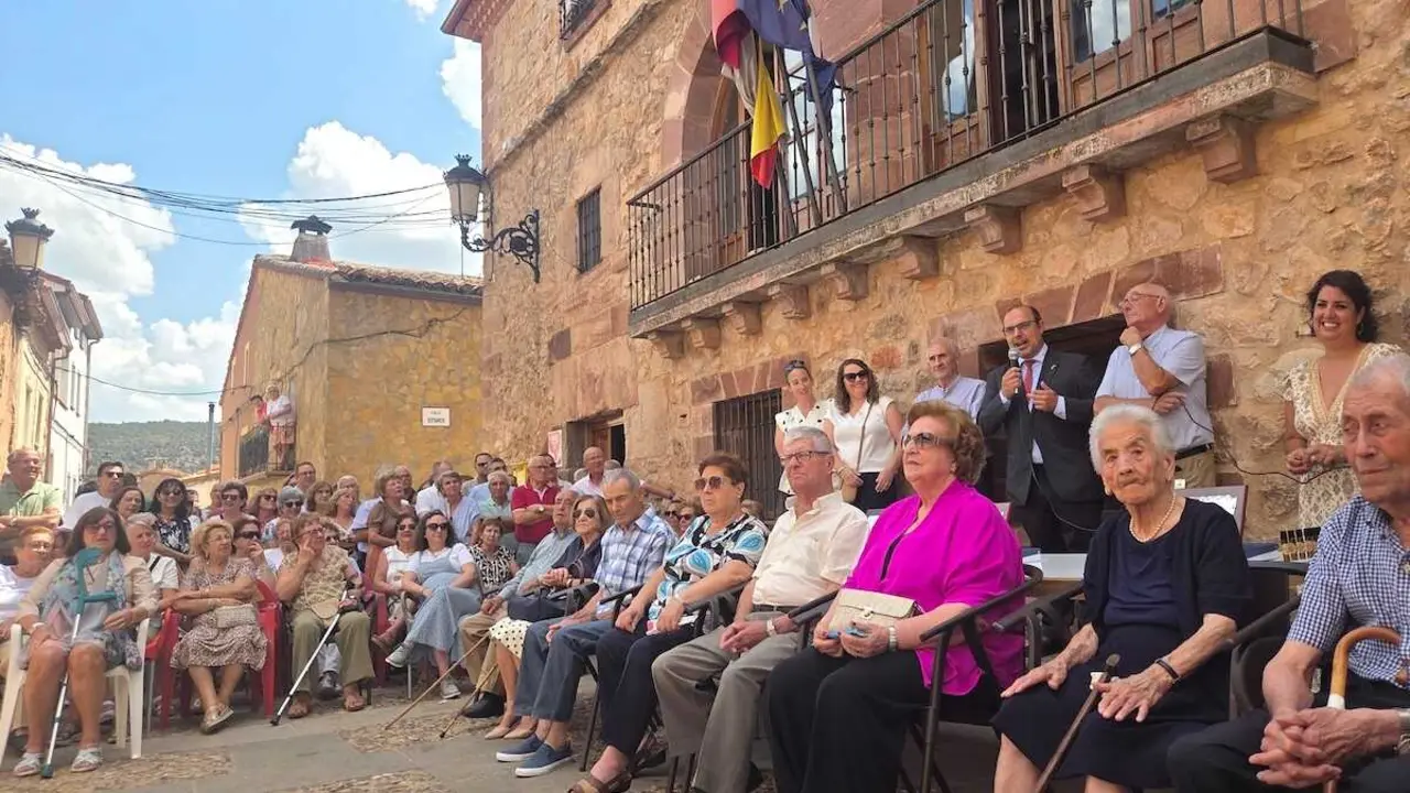 El presidente de las Cortes de Castilla-La Mancha, Pablo Bellido, ha participado este s&aacute;bado en el Homenaje a los Mayores de la Asociaci&oacute;n Cultural El Hortezano de Ablanque (Guadalajara).