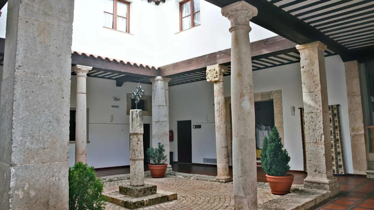 En la imagen el patio de la Casa Parada de Taranc&oacute;n (Cuenca) que acoger&aacute; la sede de la Fundaci&oacute;n Antonio P&eacute;rez (FAP)
