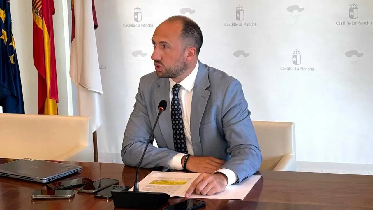 El director del Centro Cartogr&aacute;fico y secretario general de la Consejer&iacute;a de Fomento, Daniel Corredor, durante la rueda de prensa que ha ofrecido en la sede de la Consejer&iacute;a en Toledo.