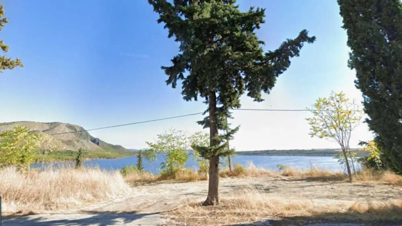 Imagen del embalse de Buend&iacute;a donde falleci&oacute; este lunes un hombre tras verse arrollado por su propio coche - GOOGLE MAPS