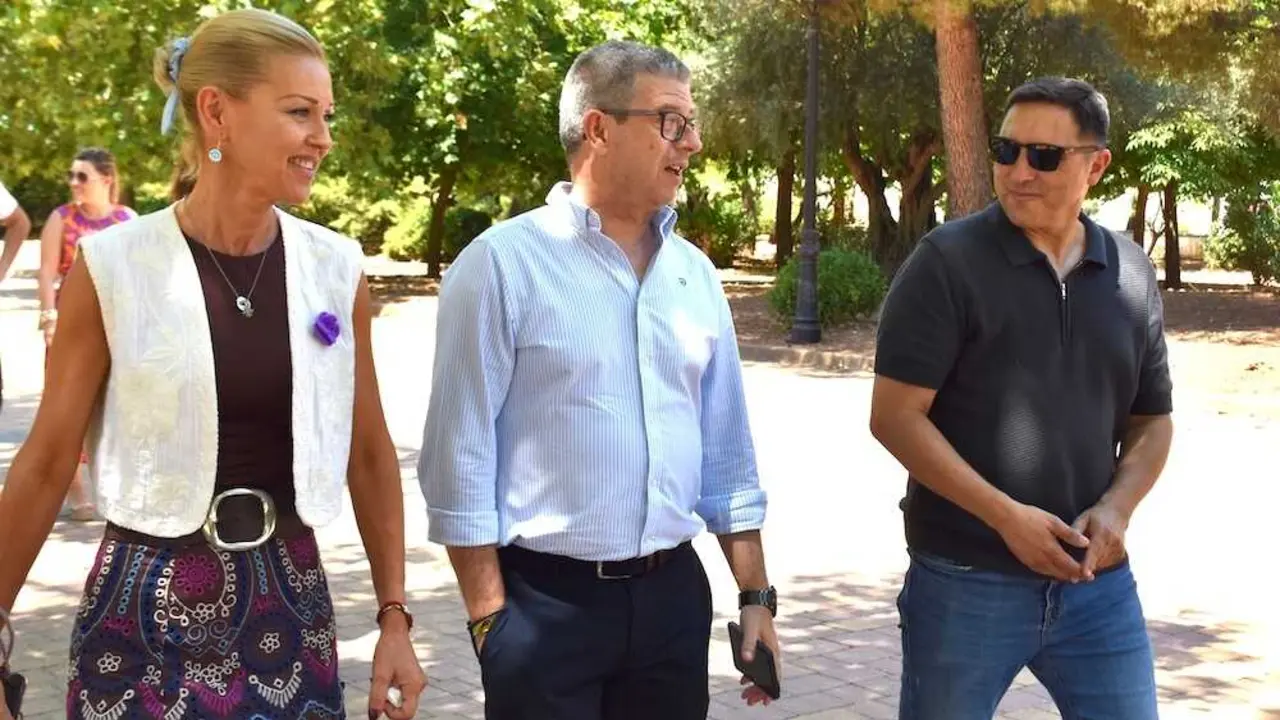 El presidente de la Diputaci&oacute;n de Cuenca, &Aacute;lvaro Mart&iacute;nez Chana, en su visita a Motilla del Palancar