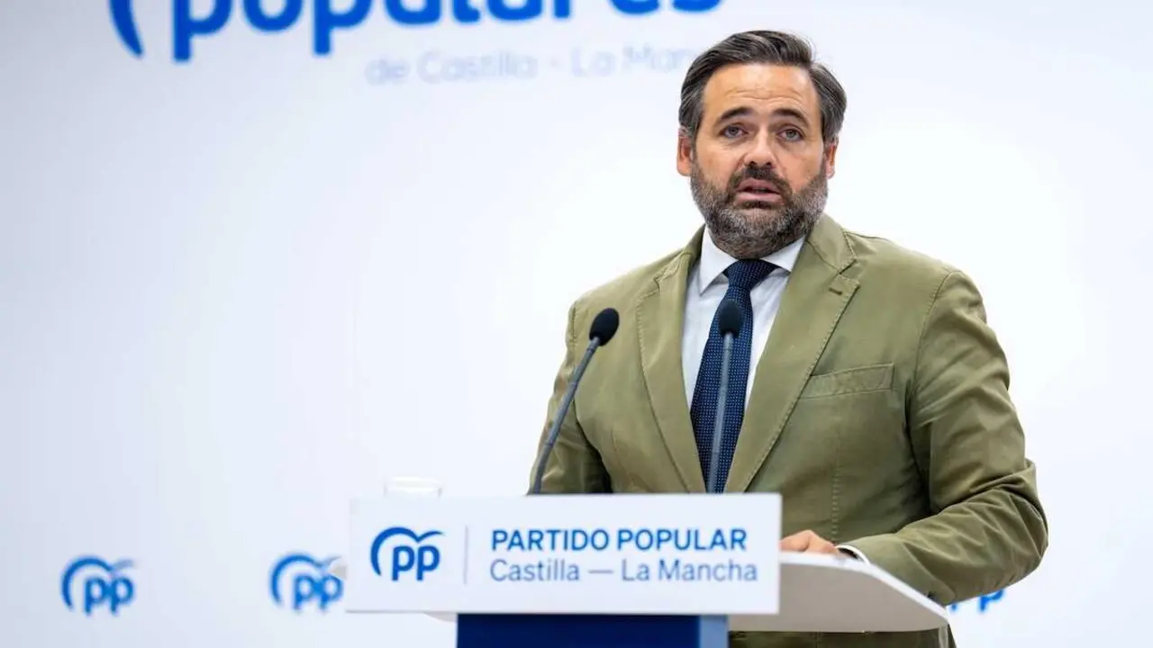 El presidente del PP de Castilla-La Mancha, Paco N&uacute;&ntilde;ez, durante la rueda de prensa que ha ofrecido este jueves en la sede del partido en Toledo.