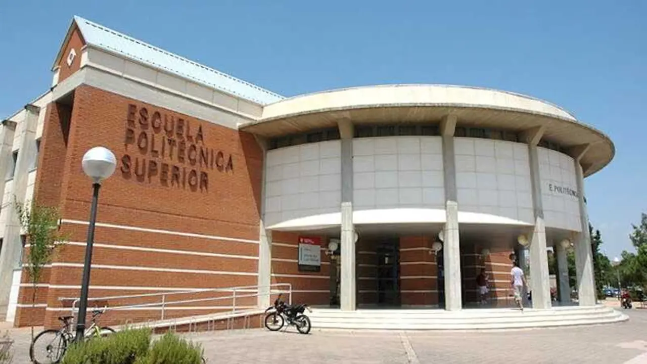 En la imagen de archivo la Escuela Polit&eacute;cnica Superior de la UCLM en Albacete