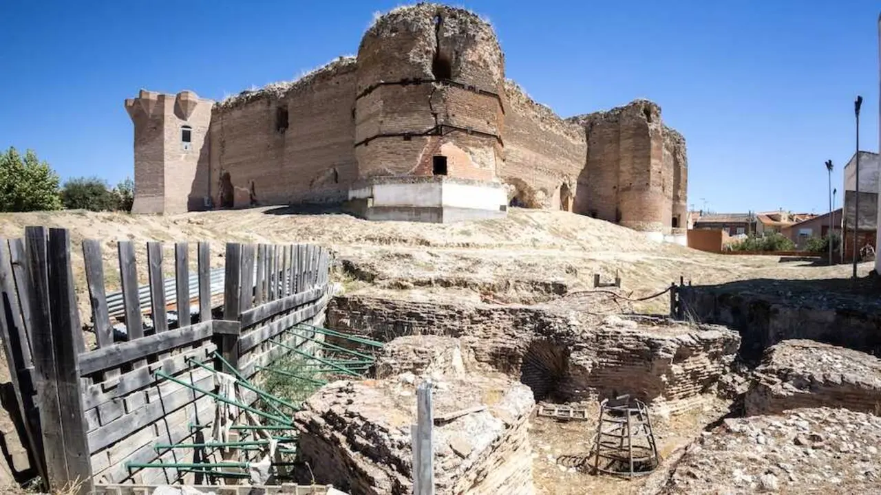 Casarrubios del Monte (Toledo) abre al p&uacute;blico su castillo, que data del siglo XV, por primera vez en su historia, tras una inversi&oacute;n de m&aacute;s de 1,5 millones de euros destinados a su restauraci&oacute;n y consolidaci&oacute;n - EFE/&Aacute;ngeles Visd&oacute;mine