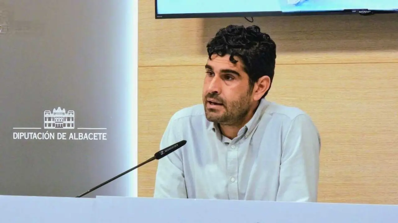 El diputado responsable del Área Social de la Diputaci&oacute;n de Albacete, José González, en rueda de prensa