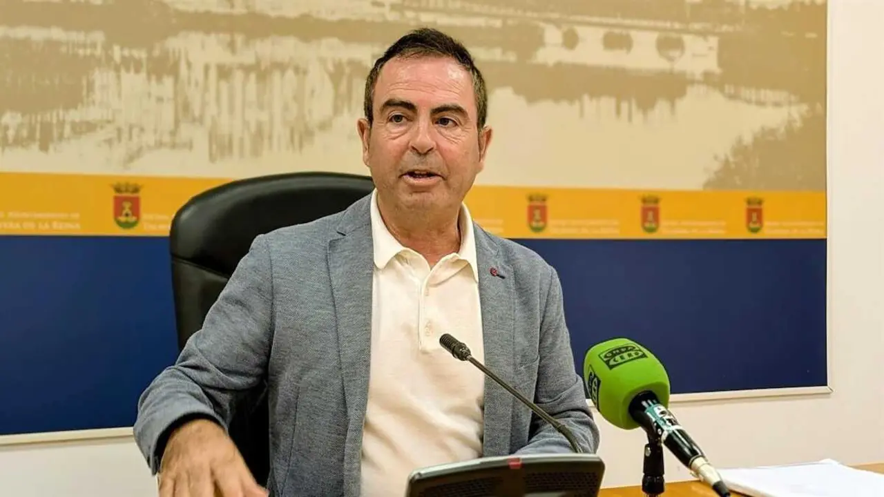 El portavoz del PSOE en el Ayuntamiento de Talavera la Reina (Toledo), Jos&eacute; Guti&eacute;rrez, en rueda de prensa