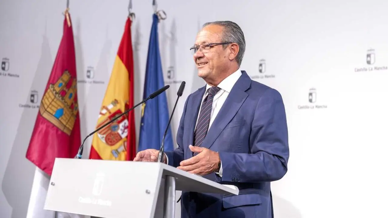 El consejero de Hacienda, Administraciones P&uacute;blicas y Transformaci&oacute;n Digital de Castilla-La Mancha, Juan Alfonso Ruiz Molina, ha informado en rueda de prensa de asuntos de su departamento abordados en el Consejo de Gobierno.