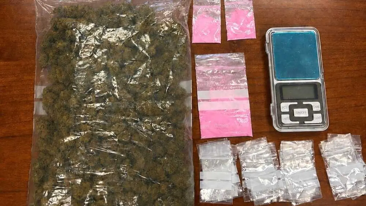 Dos detenidos con coca&iacute;na rosa y marihuana en la A-3 en Huete (Cuenca)
