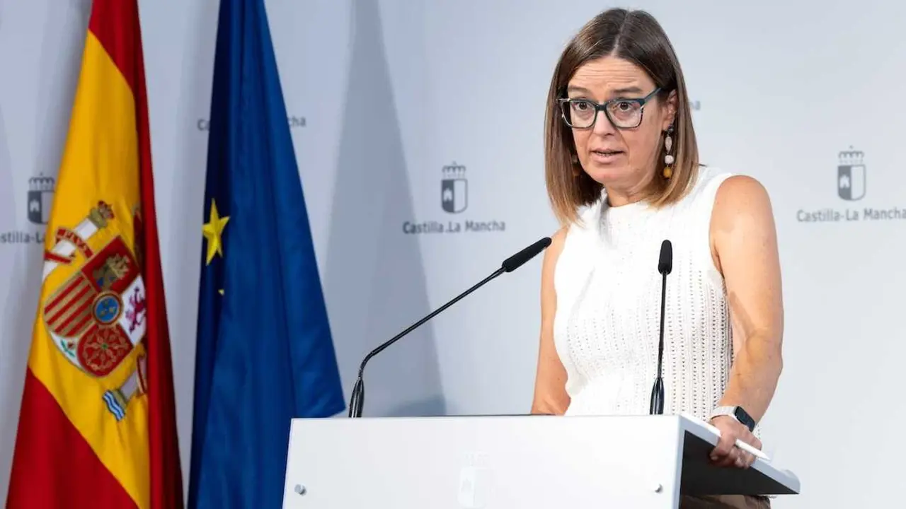 La consejera portavoz del Gobierno de Castilla-La Mancha, Esther Padilla, informa en rueda de prensa de los asuntos del Consejo de Gobierno.
