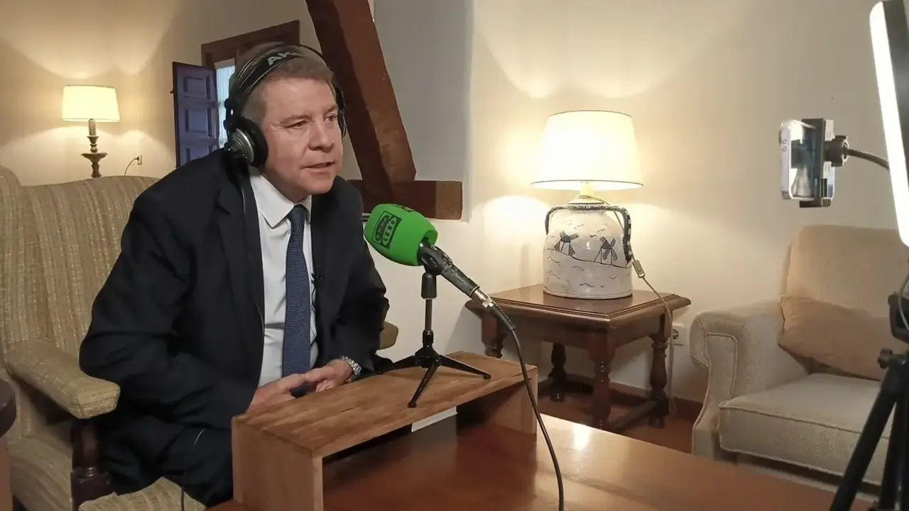 El presidente de Castilla-La Mancha, Emiliano Garc&iacute;a-Page, en un momento durante la entrevista en Onda Cero
