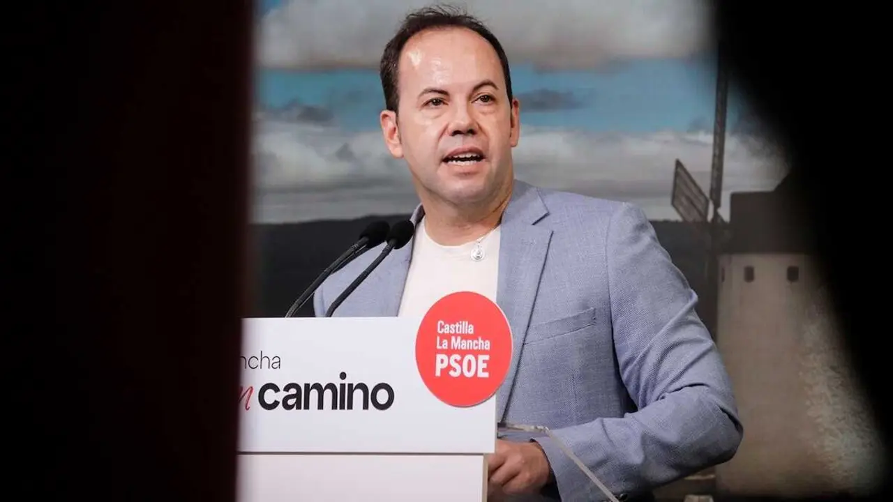 El secretario de Formaci&oacute;n del PSOE de Castilla-La Mancha, Sergio Garc&iacute;a-Navas, durante la rueda de prensa que ha ofrecido en la sede de lo socialistas en Toledo.