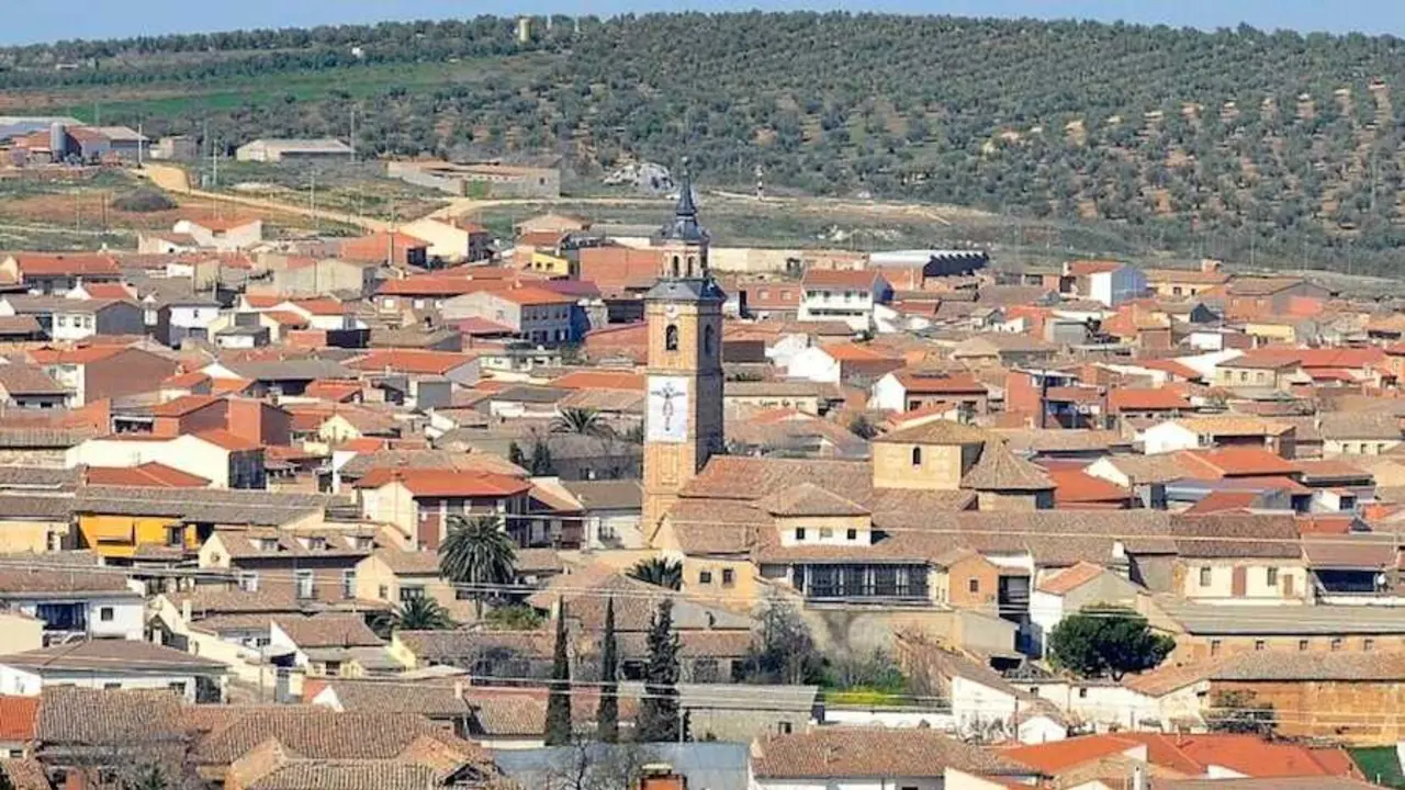 En la imagen de archivo de Wikipedia vista panor&aacute;mica de la localidad toledana de Los Navalmorales