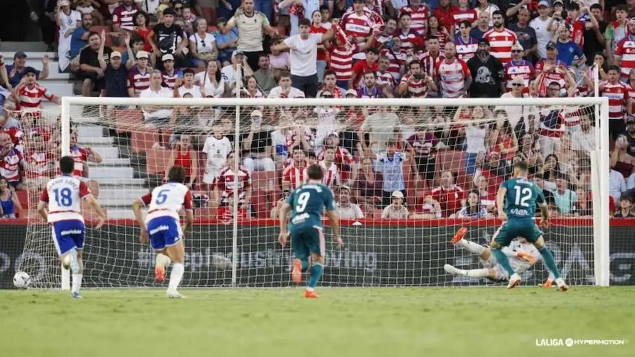 El Albacete suma su primer punto en Granada con un penalti de Higinio