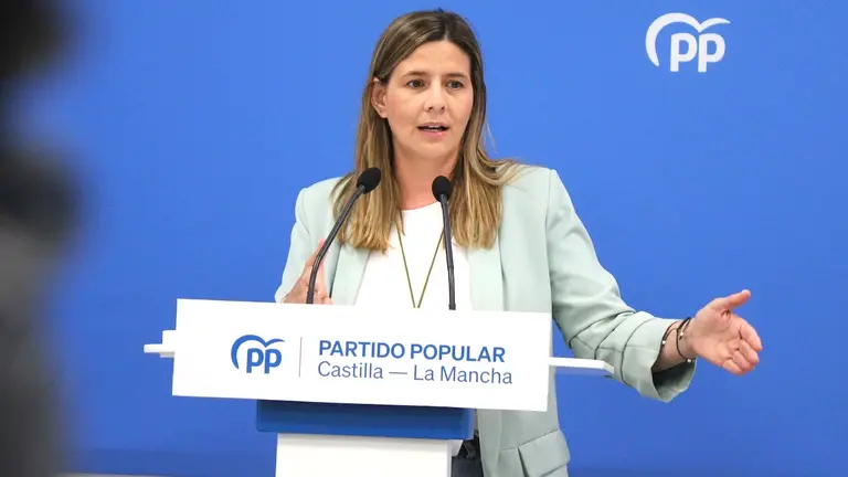 La secretaria general y portavoz parlamentaria del PP de Castilla-La Mancha, Carolina Agudo, durante la rueda de prensa que ha ofrecido en la sede de los 'populares' en Toledo