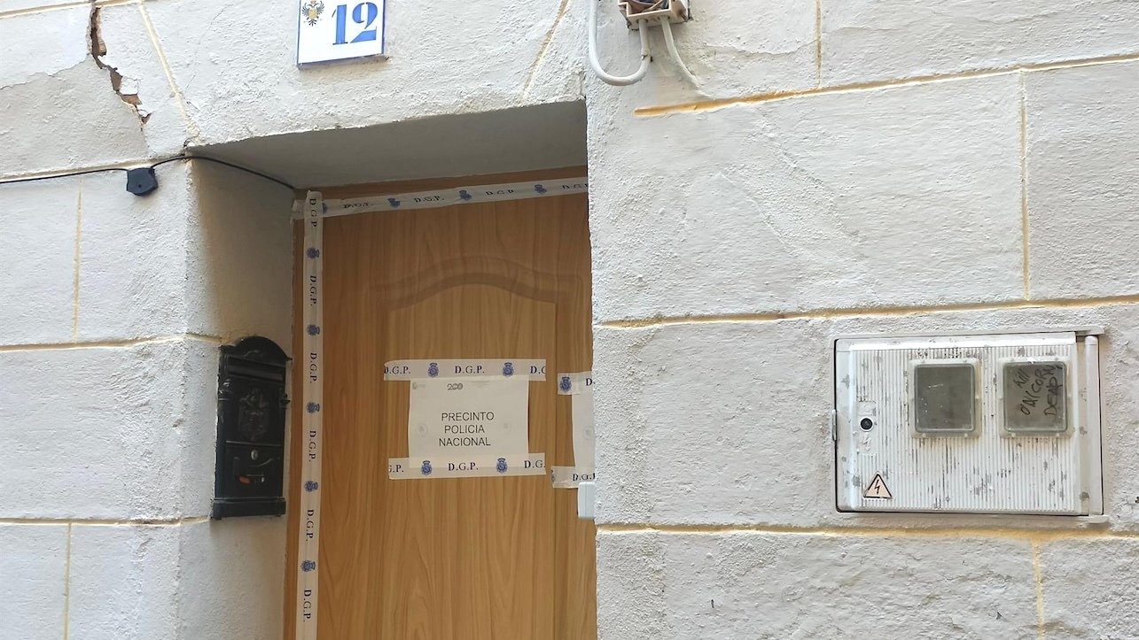 Vivienda de la calle Santa Leocadia del Casco Histórico de la ciudad de Toledo, donde han sido hallados los cuatro cadáveres - EP