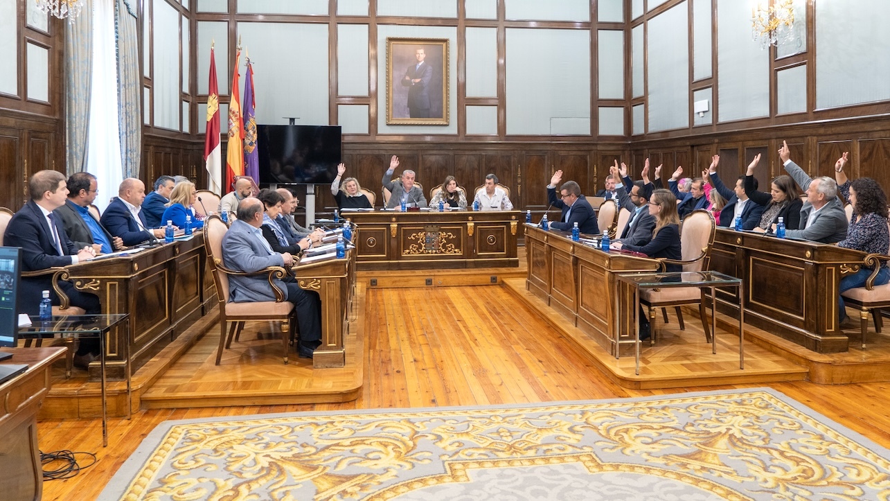 En la imagen un instante del Pleno de la Diputación de Guadalajara que ha aprobado las alegaciones para modificar las reglas de explotación del trasvase Tajo-Segura