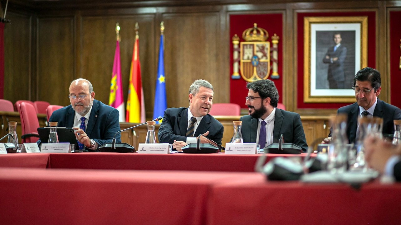 El presidente de Castilla-La Mancha, Emiliano García-Page, ha presidido un nuevo Consejo de Gobierno itinerante en Azuqueca de Henares (Guadalajara)