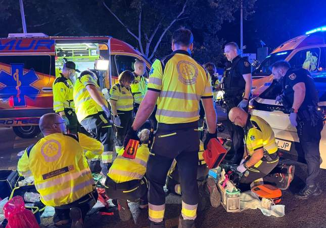 atropello, accidente de tráfico, ambulancia, atropellado, motorista, moto, peatón,