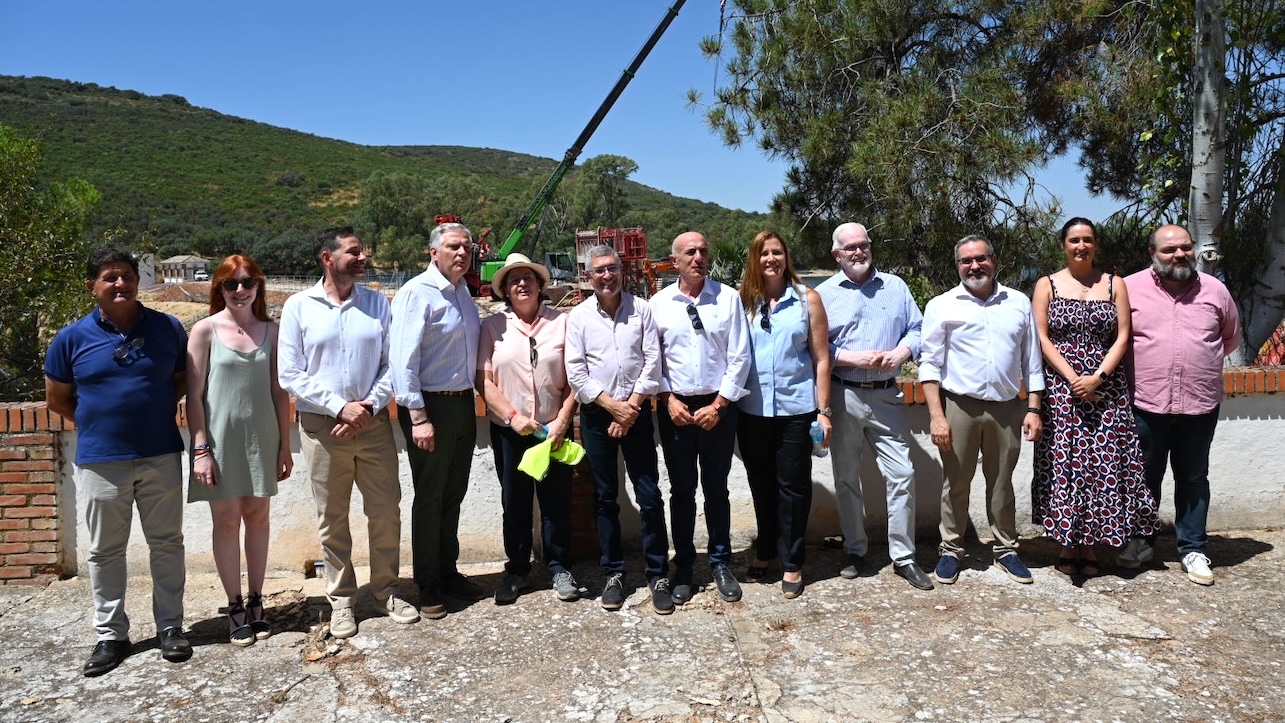 El secretario de Estado de Medio Ambiente del Gobierno de España, Hugo Morán, ha visitado las obras de emergencia para mejorar la seguridad en la presa de Gasset