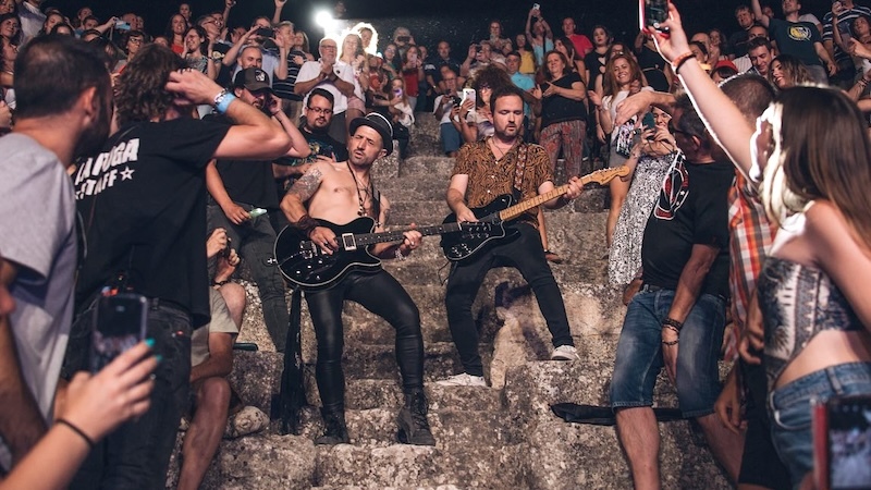 En la imagen un instante del concierto de La Fuga en el Parque Arqueológico de Segóbrica