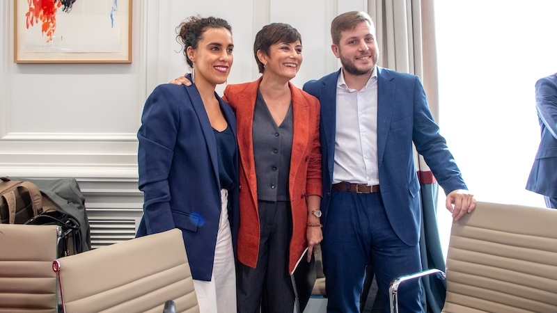 De izq. a dcha. la directora general de Vivienda de Castilla-La Mancha, Inés Sandoval, la ministra de Vivienda y Agenda Urbana, Isabel Rodríguez y el consejero de Fomento de Castilla-La Mancha, Nacho Hernando