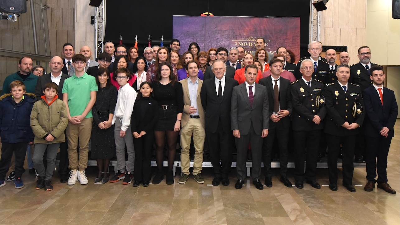 Albacete conmemora su 649 aniversario reconociendo a la Policía, Santi Denia, Piqueras y Pérez Castell, entre otros