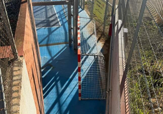 VIDEO. Muere un niño de 4 años tras caerle encima una portería en un pabellón