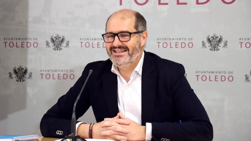 El concejal de Turismo, Vivienda y Relaciones con la UCLM del Ayuntamiento de Toledo, José Manuel Velasco, en rueda de prensa