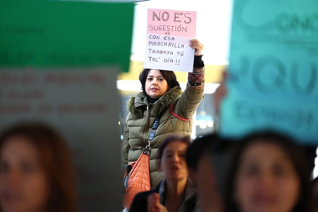 Los trabajadores del Hospital Universitario de Toledo se concentran para denunciar la situación que viven en los laboratorios del centro hospitalario convocados por los delegados de prevención del Sescam - EFE/Ismael Herrero