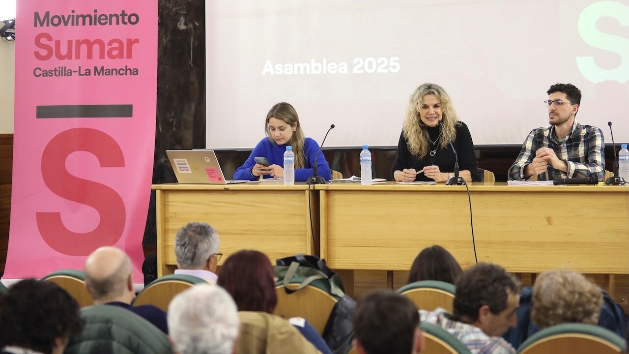 La secretaria de Estado de Economía Social, Amparo Merino (c) ha participado en Toledo en el encuentro regional del Movimiento Sumar Castilla-La Mancha que ha ratificado como coordinadores de la formación a Jesús Plaza y María Rodríguez - EFE/Ángeles Visdómine