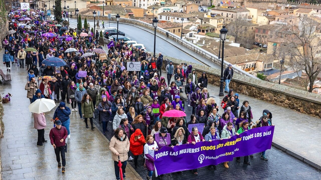 Manifestación con motivo del Día Internacional de las Mujeres bajo el lema 'Todas las mujeres. Todos los derechos. Todos los días' convocada este sábado por la Plataforma 8M Toledo - EFE/Ángeles Visdómine