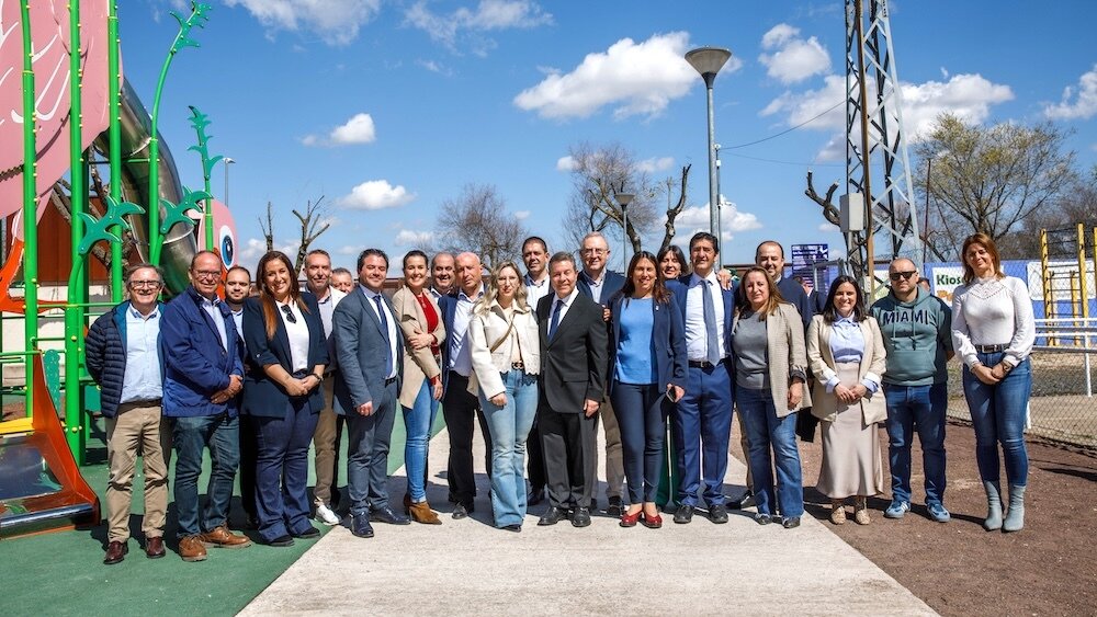 El presidente de Castilla-La Mancha, Emiliano García-Page, ha inaugurado el Parque Temático Infantil ‘La Inesperada’ de Pozuelo de Calatrava (Ciudad Real)