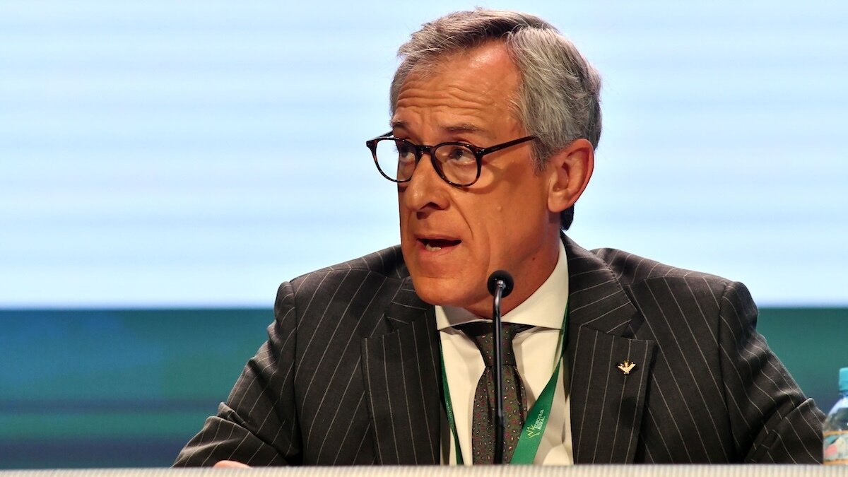 El presidente de Eurocaja Rural, Javier López, durante su intervención en la Asamblea General Ordinaria de la entidad celebrada este viernes en su Auditorio en Toledo