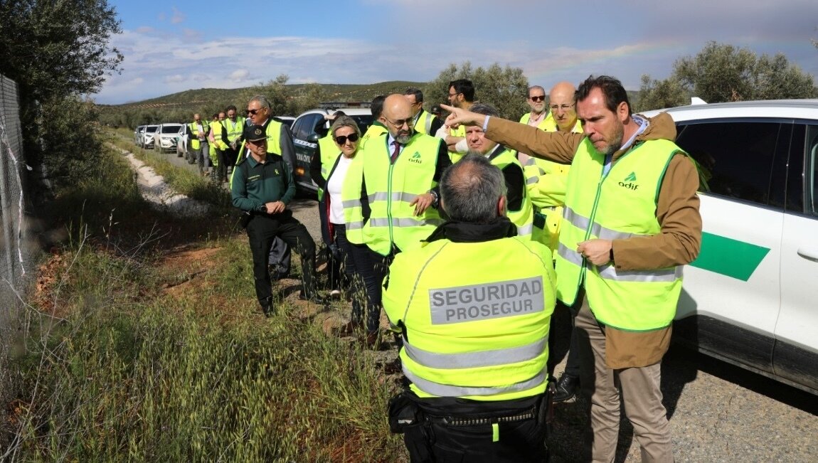 El ministro de Transportes y Movilidad Sostenible, Óscar Puente, visita en Toledo el lugar donde se produjo el robo de cable en la línea de AVE Madrid-Andalucía