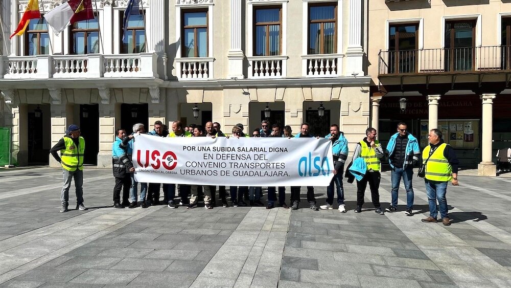 Arrancan sin incidentes los paros en los autobuses urbanos de Guadalajara