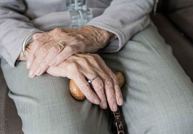 Detienen a un trabajador de una residencia por agredir a ancianos y grabarlo todo
