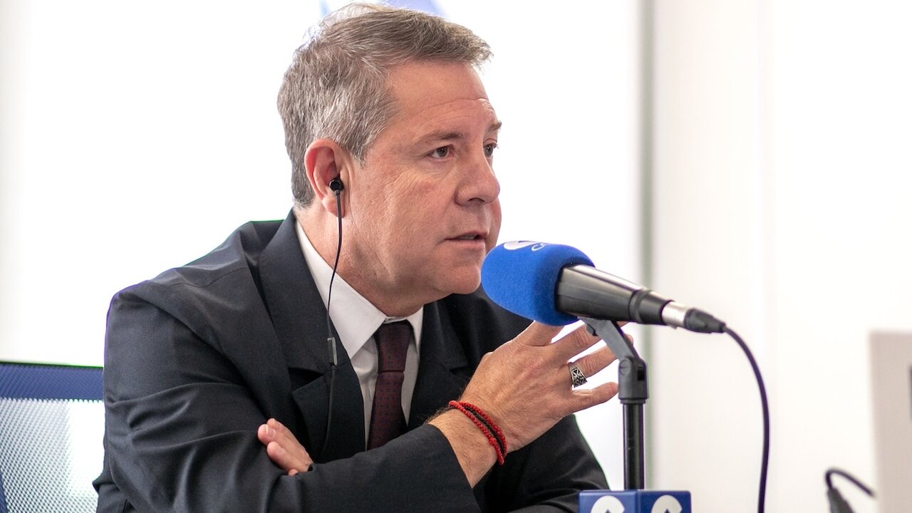 El presidente de Castilla-La Mancha, Emiliano García-Page, en un momento de la entrevista en la Cadena COPE