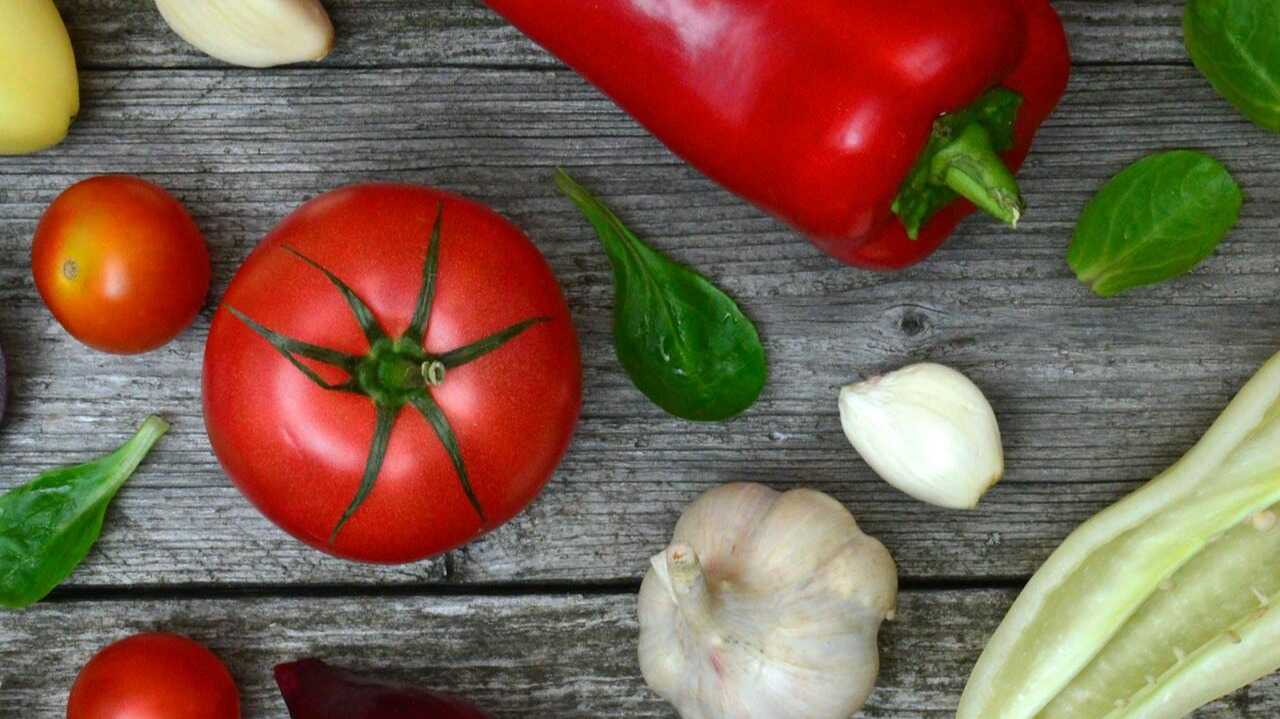 ¿Qué ingredientes se necesitan para cocinar carcamusas toledanas?