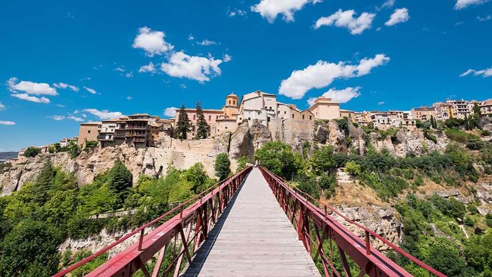 En la imagen de archivo las Casas Colgadas y el puente de San Pablo de la ciudad de Cuenca