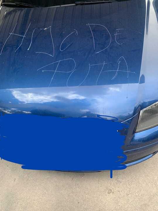 Coche rayado de la enfermera a las puertas del Centro de Salud de Villacañas (Toledo)