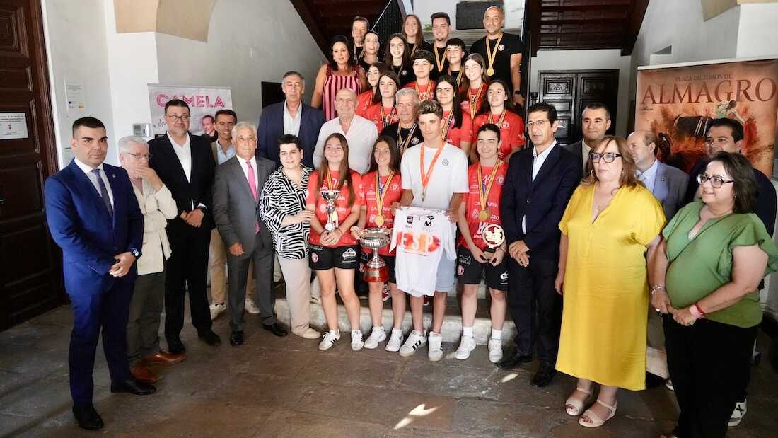 Almagro celebra dos campeones de España en fútbol sala y ciclismo